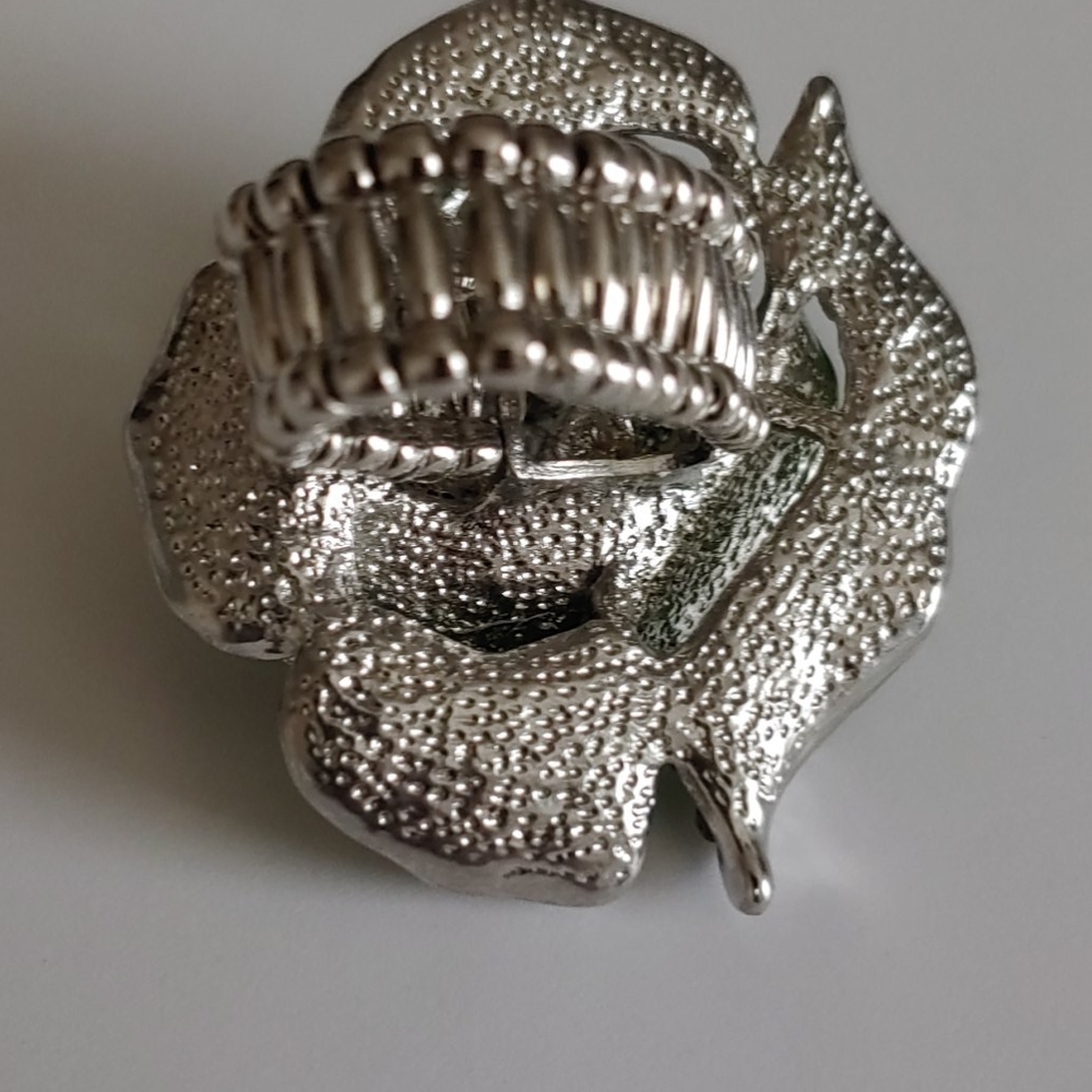 Ring - Picture 3 of 5